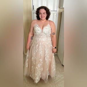 JJ’s House size 20W wedding gown